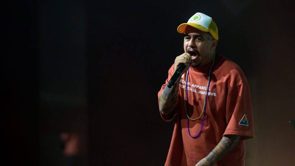 Cortinas reabertas: Manouche volta à ativa após hiato de três meses