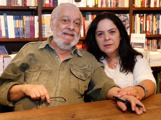 Foto do casal Luciana Rabello e Paulo César Pinheiro