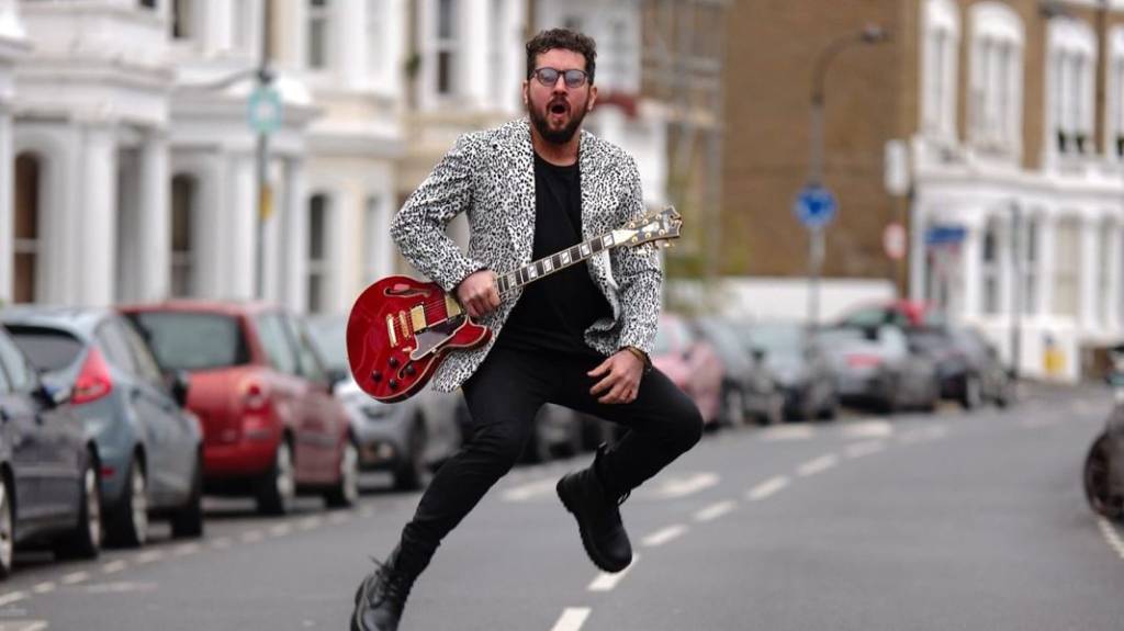 Rodrigo Suricato homenageia suas origens no show Blues Rock Experience