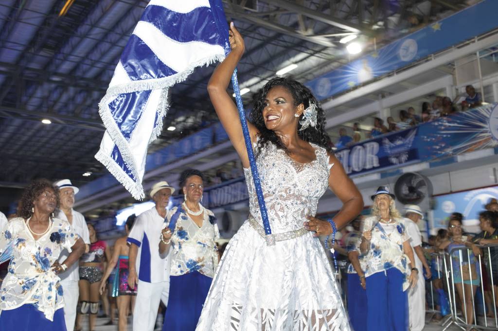 SELMINHA SORRISO, PORTA-BANDEIRA DA BEIJA-FLOR - Completando bodas de diamante com o mestre-sala Claudinho na Sapucaí, ela acredita que este Carnaval será diferente com a quantidade de enredos dedicados à temática negra: “Vamos resgatar a voz das pessoas pretas, clamando por igualdade” -