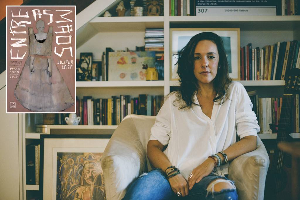 Cópia-de-Juliana-28x.jpg Entre as Mãos - Romance de estreia de Juliana Leite venceu o Prêmio Sesc de Literatura -