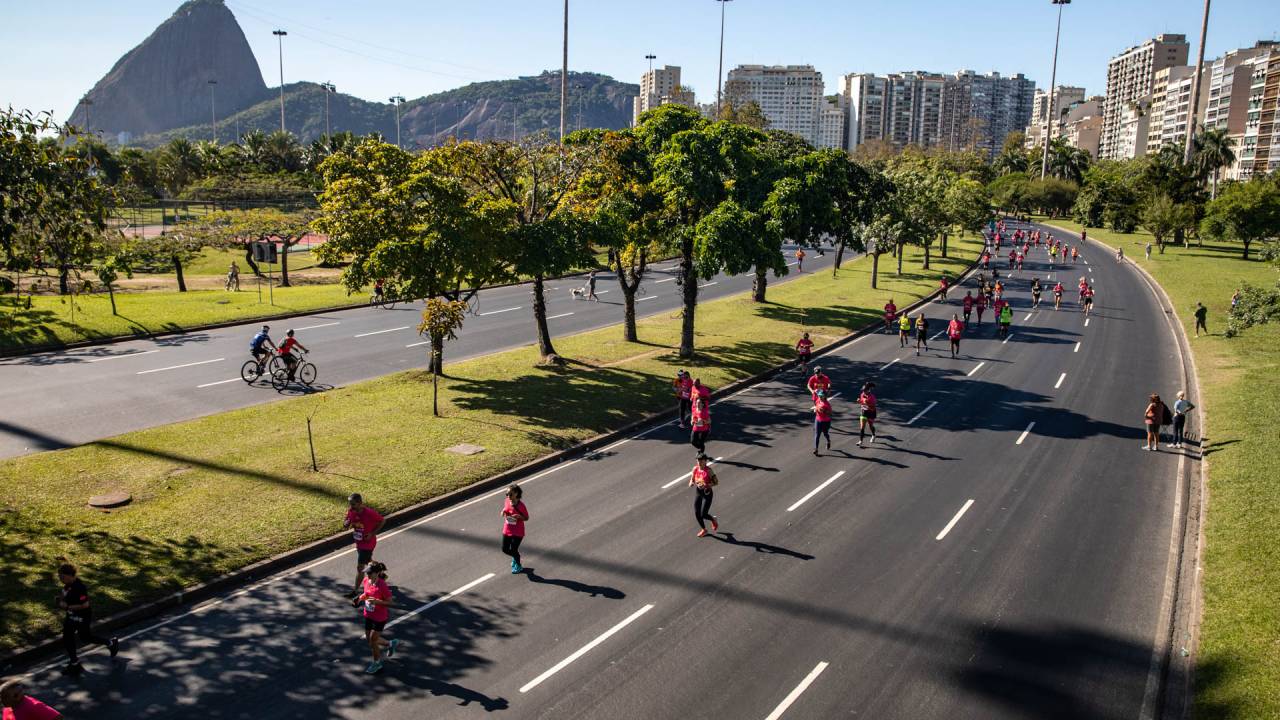 Foto mostra corredores no Aterro do Flamengo