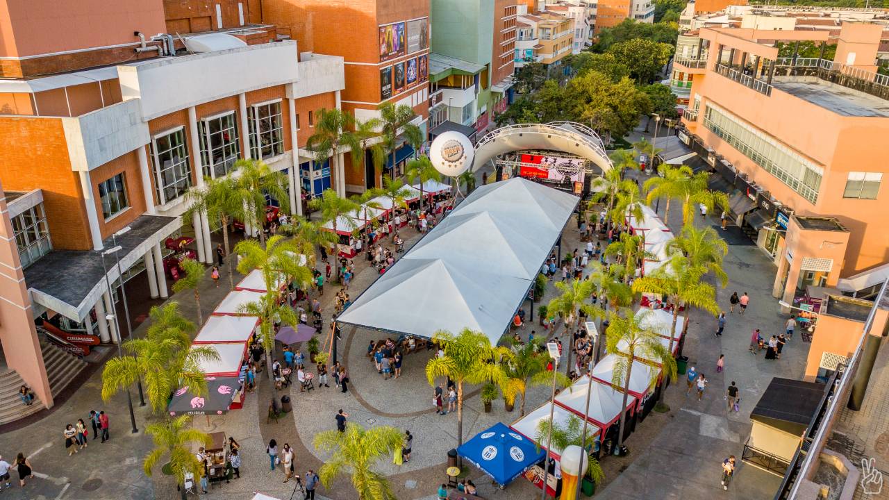 Festa da cerveja: a praça central do Downtown será tomada por cervejarias, tendas de gastronomia e bandas variadas