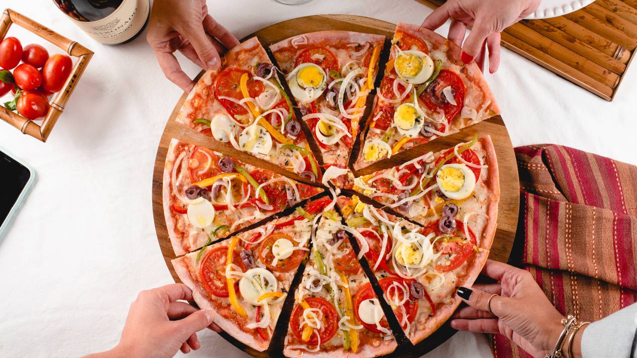 Pura: fina e crocante, a pizza light pode (e deve) ser comida com as mãos