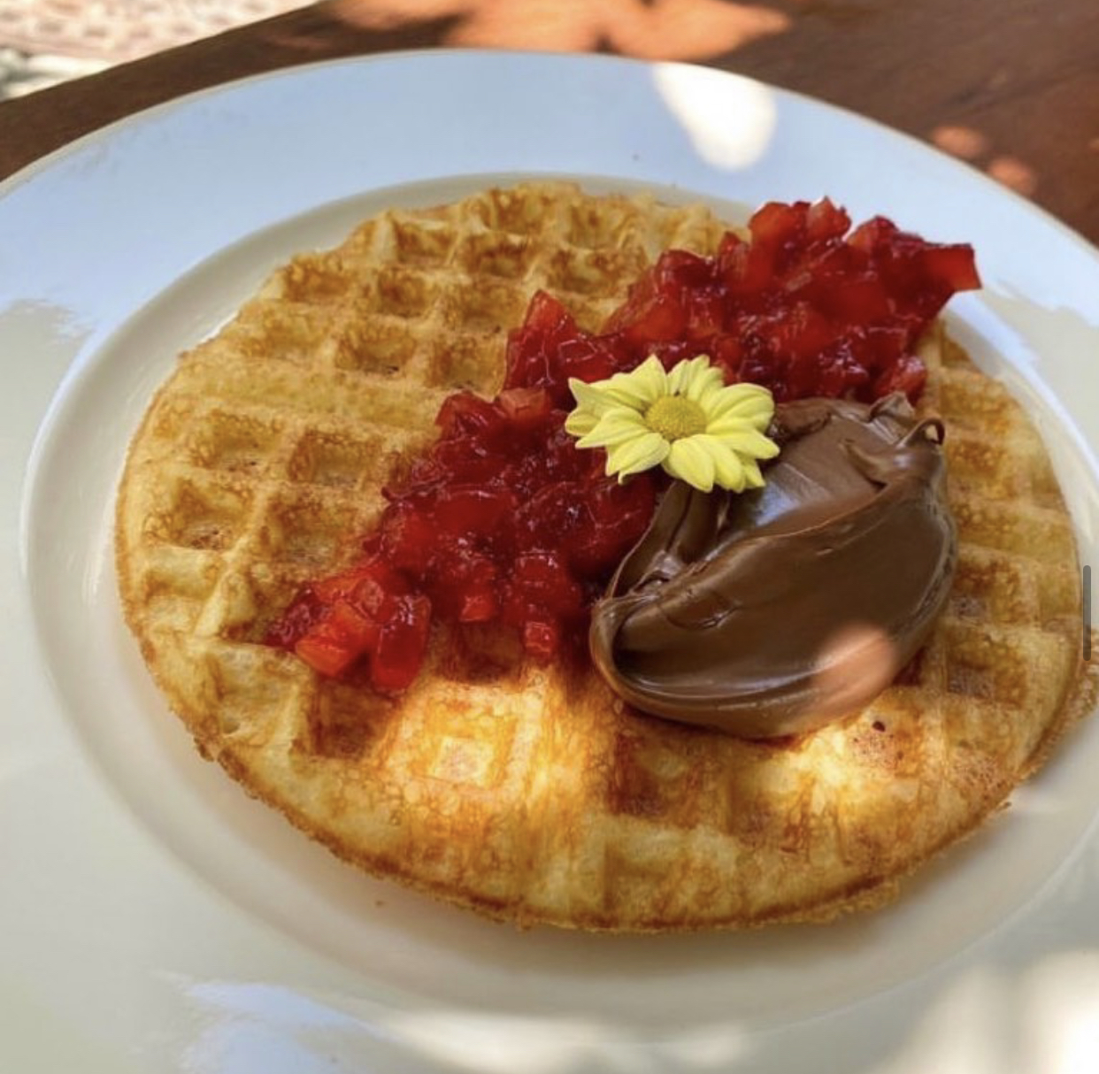 Enredo: Nutella e morango estão em uma das opções de waffles da casa