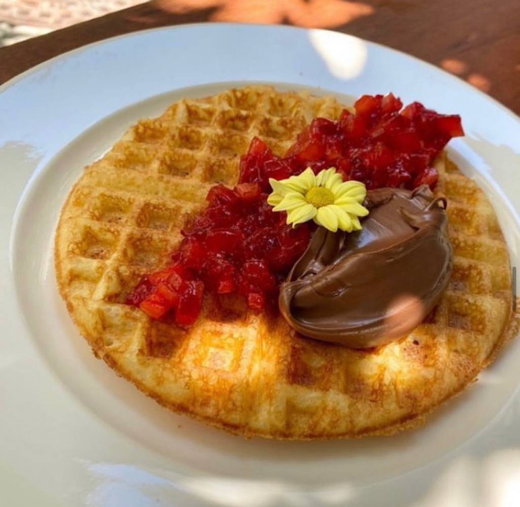 Enredo: Nutella e morango estão em uma das opções de waffles da casa