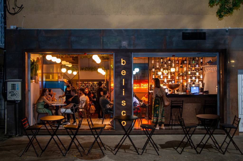 Belisco: bar de Botafogo tem seleção de vinhos perfeita para a cozinha de Monique Gabiatti