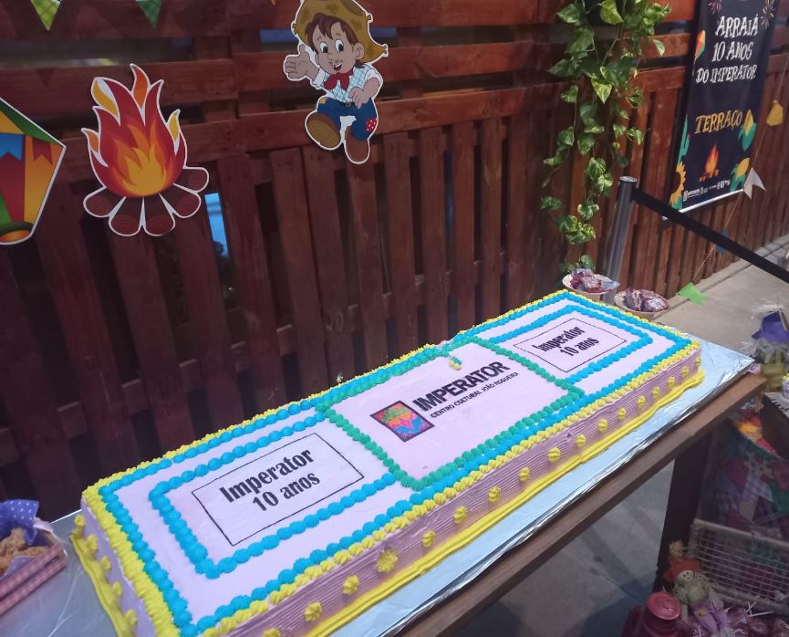 Foto do bolo de aniversário de 10 anos o Centro Cultural joão Nogueira