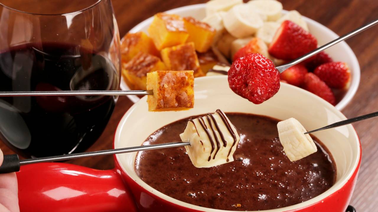 Julieta de Serpa: chocolate branco e brownie de cenoura estão entre os sabores do fondue