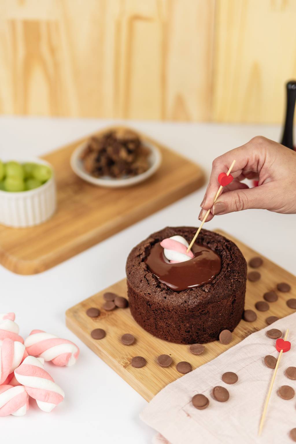 Fondue de brownie com marshmallow 1 Caramelle Lu: marshmallow molhado em ganache dentro do brownie é a tentação da marca
