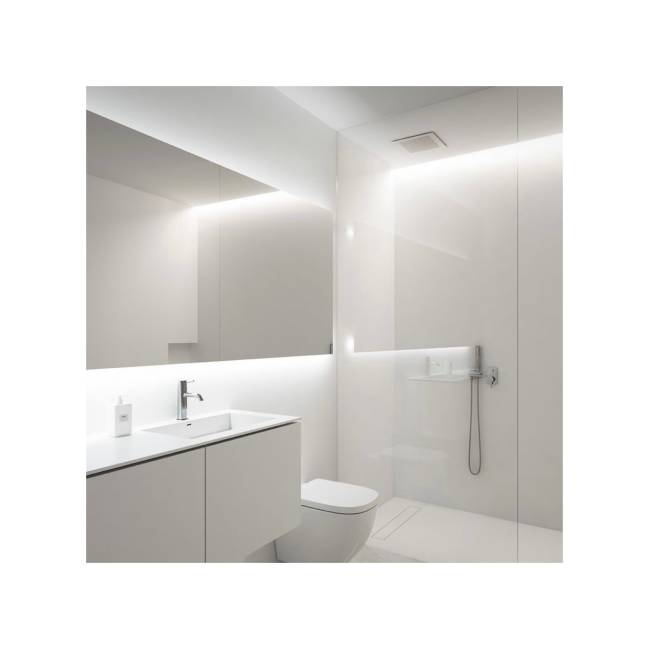 All White A imagem mostra um banheiro no estilo All White