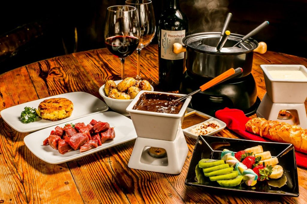 Viagem gourmet festival de fondue, racletes e caldos anima Petrópolis