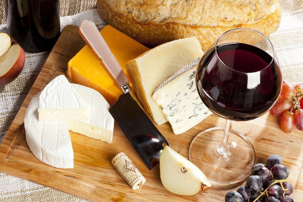 Vinho e queijo: é preciso equilibrar a intensidade de ambos na combinação