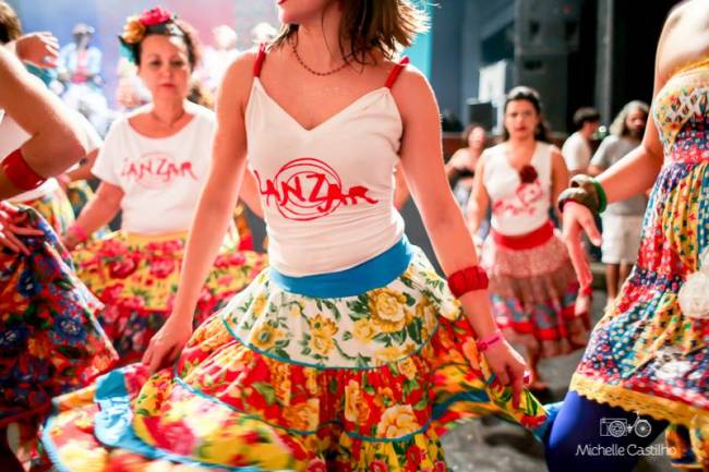 Grupo Zanzar, de danças populares, abre os dois dias do Arraiá do Circo.