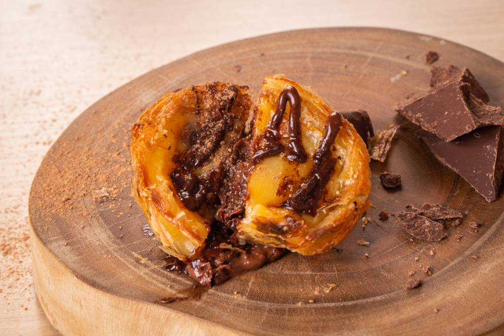 Casa das Natas: o doce pastel de receita portuguesa se veste de chocolate