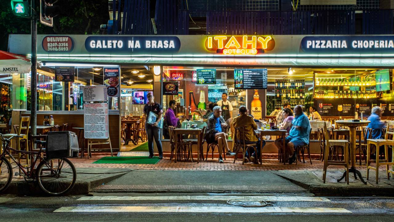 Itahy: clássico das happy hours e noites de Ipanema completa 40 anos de diversões