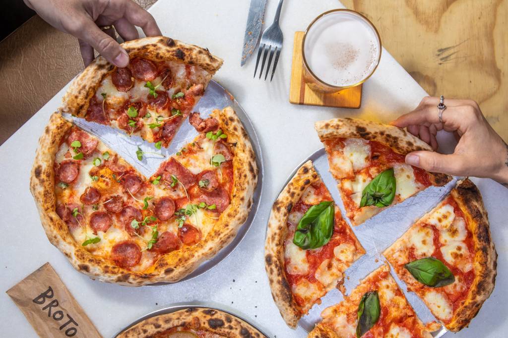 Broto: pizzaria vai sortear clientes para comer pizzas de graça durante um ano
