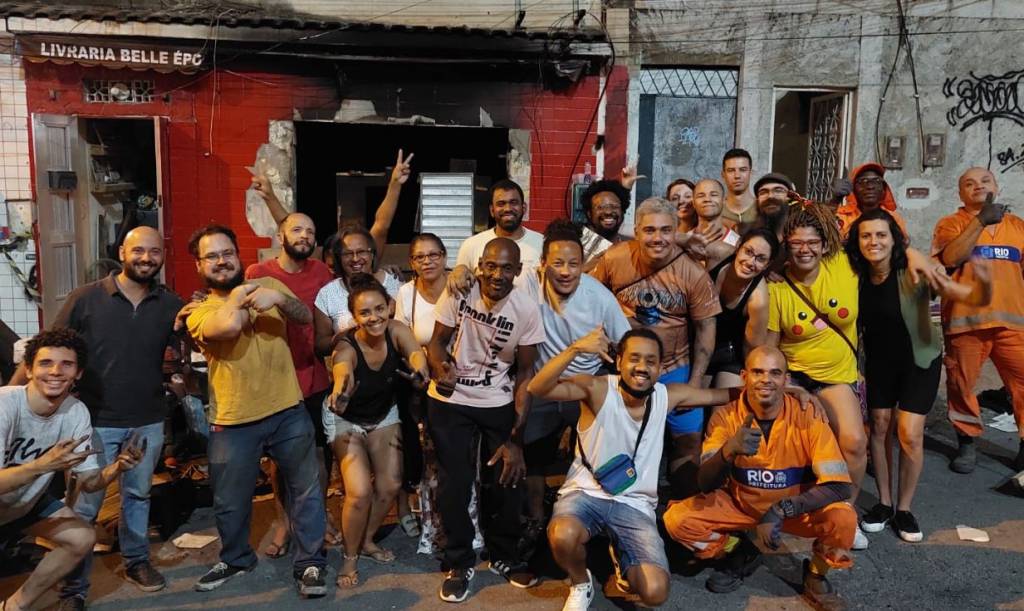 A solidariedade suburbana em evidência nas telas, muros e mesas da cidade