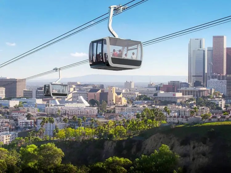 image As gôndolas futuristas nas encostas de Los Angeles, nos EUA