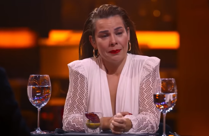 Fernanda Souza: atriz e apresentadora do Iron Chef e se emociona durante as apresentações