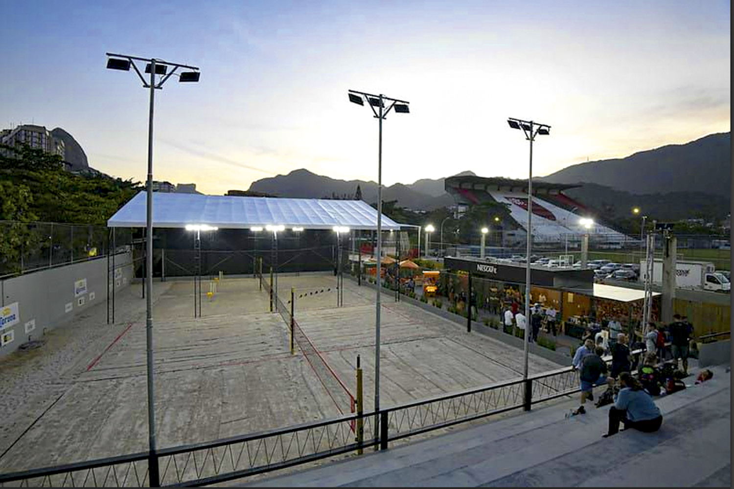 Ampliando os campos: a arena de beach tennis &eacute; novidade na sede da G&aacute;vea -