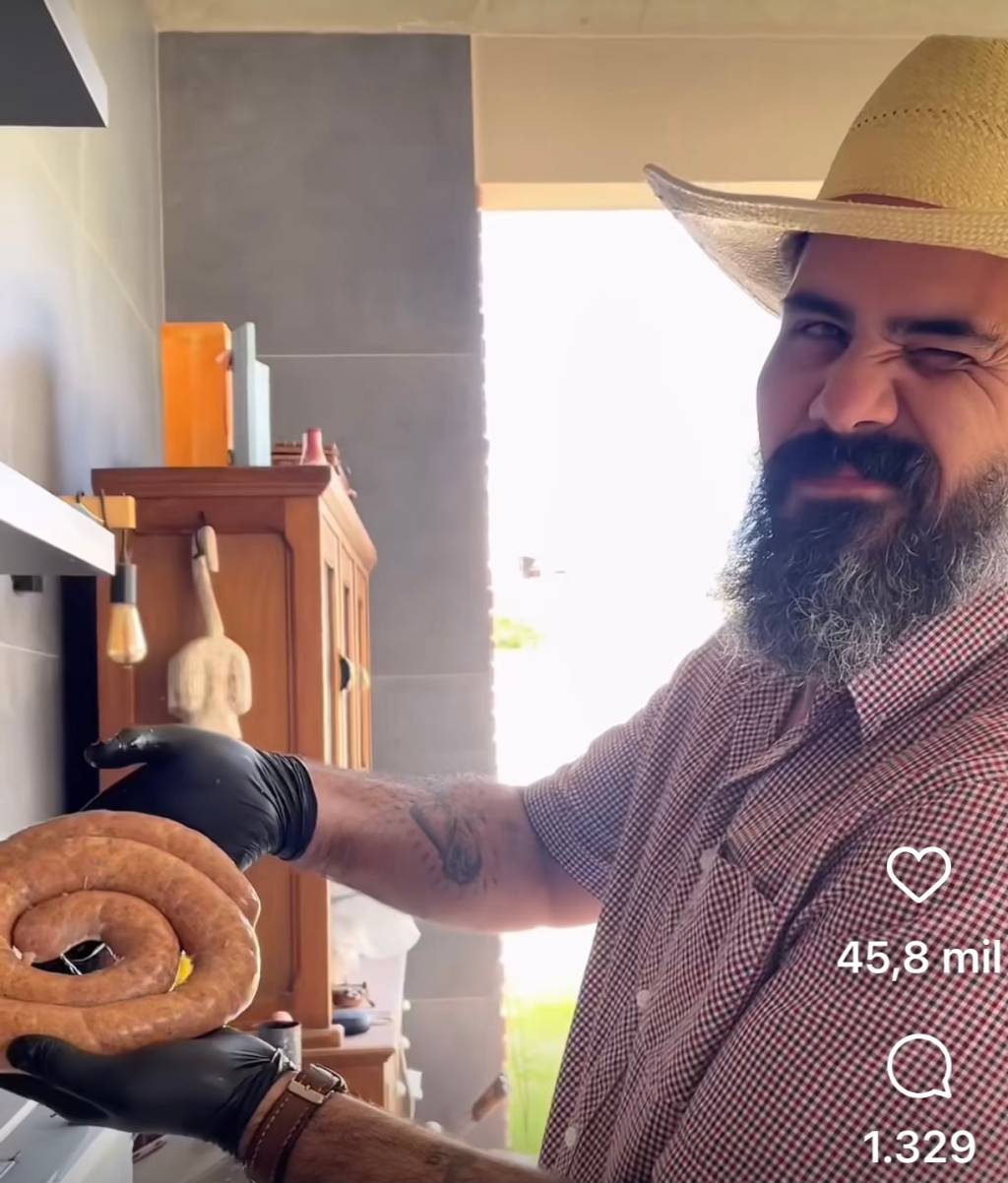 Linguiça: o ator postou vídeo nas redes sociais onde faz linguiça com o filho