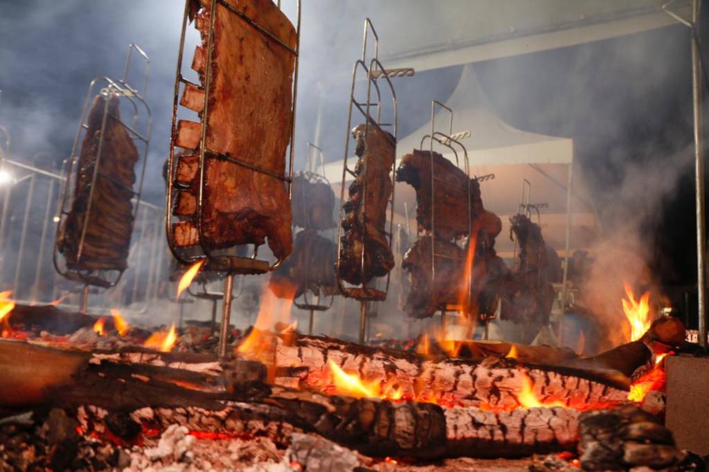 Blend BBQ: as carnes no fogo de chão estão entre as maiores atrações do festival