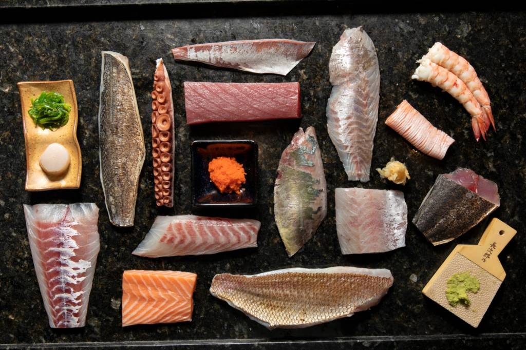 Cortes de peixes: há sempre surpresas nas seleções diárias de sushis da casa