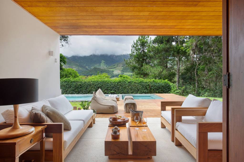 Casa de campo em Teresópolis ganha decoração repleta de memórias afetivas