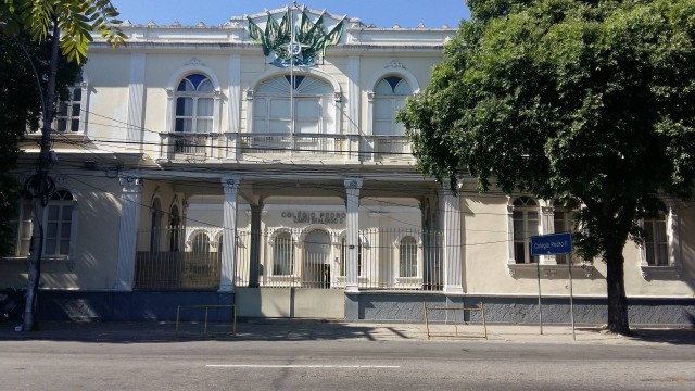 Foto mostra fachada do colégio Pedro II de Realengo