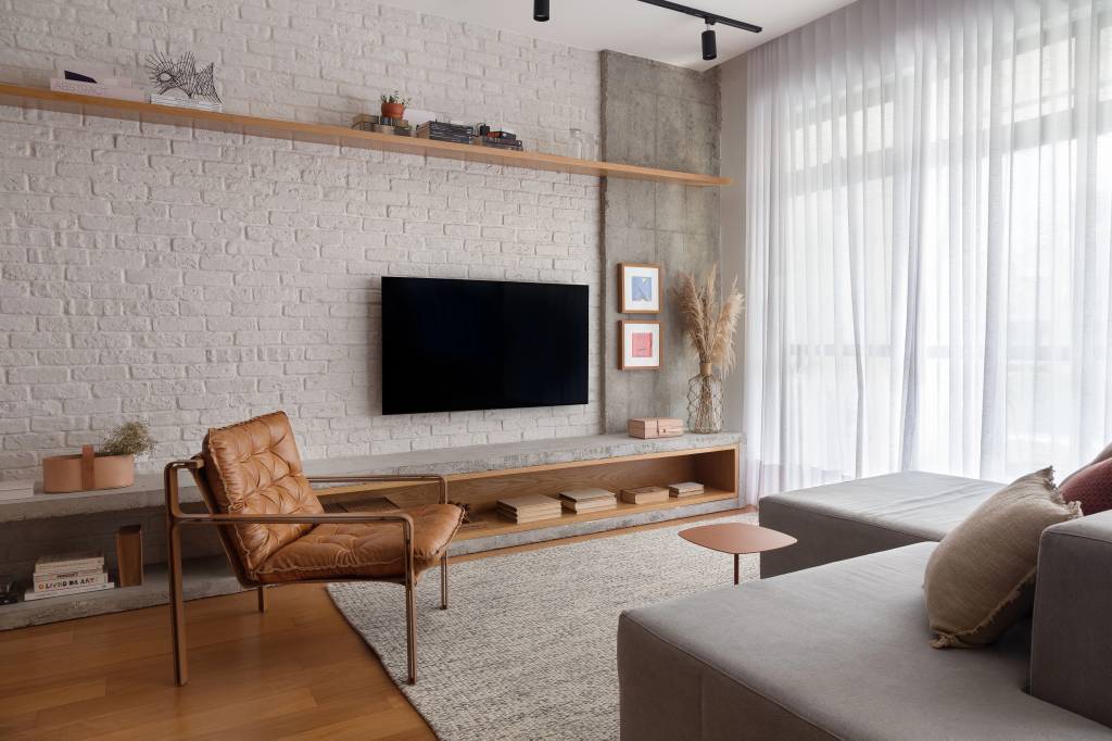 Apartamento de 115 m² é reformado para privilegiar o receber.