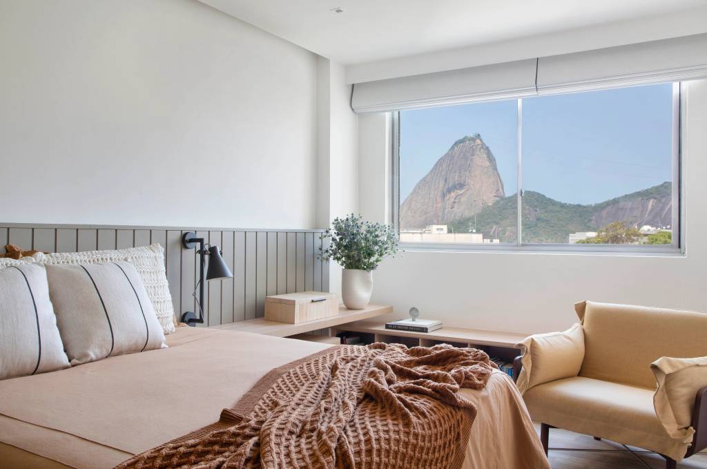 Apartamento-no-Aterro-do-Flamengo-assinado-por-Joao-Panaggio-fotos-Denilson-Machado-MCA-Estudio-17 Apartamento de 126 m² possui vista para o Pão de Açúcar
