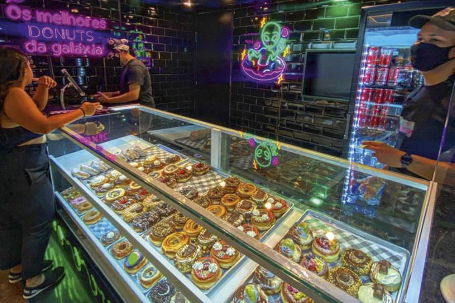 Poison Donuts: dezenas de sabores deixam a vitrine colorida no BarraShopping