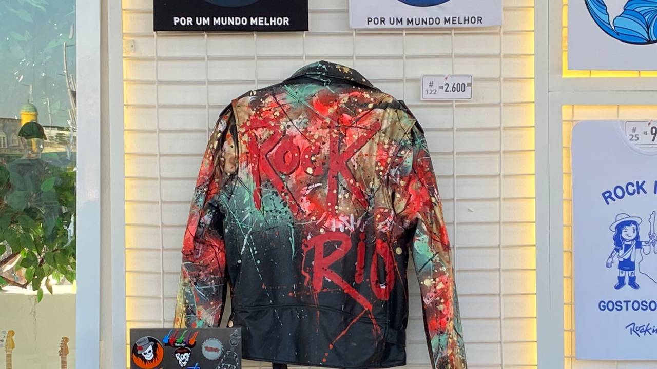 Jaqueta de couro: modelo único e estilizado por artista sai a R$ 2 600,00