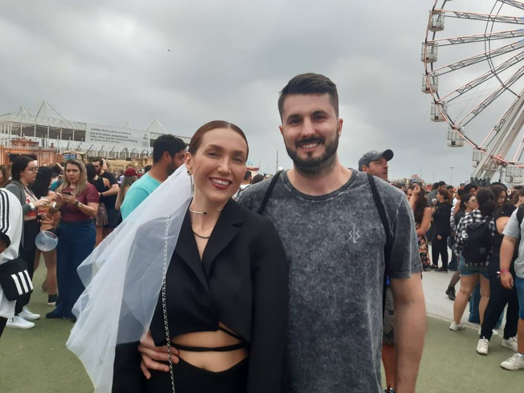 Luana e Giovanni Zappellini, de 34 anos: recém-casados no cartório de registro civil, eles têm contado os dias para o casamento religioso, no próximo sábado