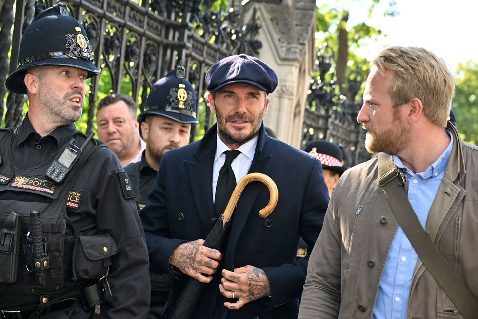 O jogador de futebol David Beckham na fila para o velório da Rainha Elizabeth.