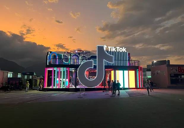 Foto mostra praça do TikTok