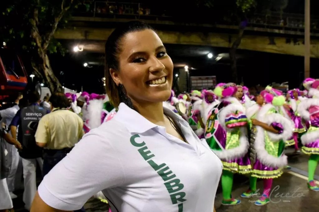 Lívia Moura: irmã de jogador famoso, ela é procurada pela polícia por estelionato