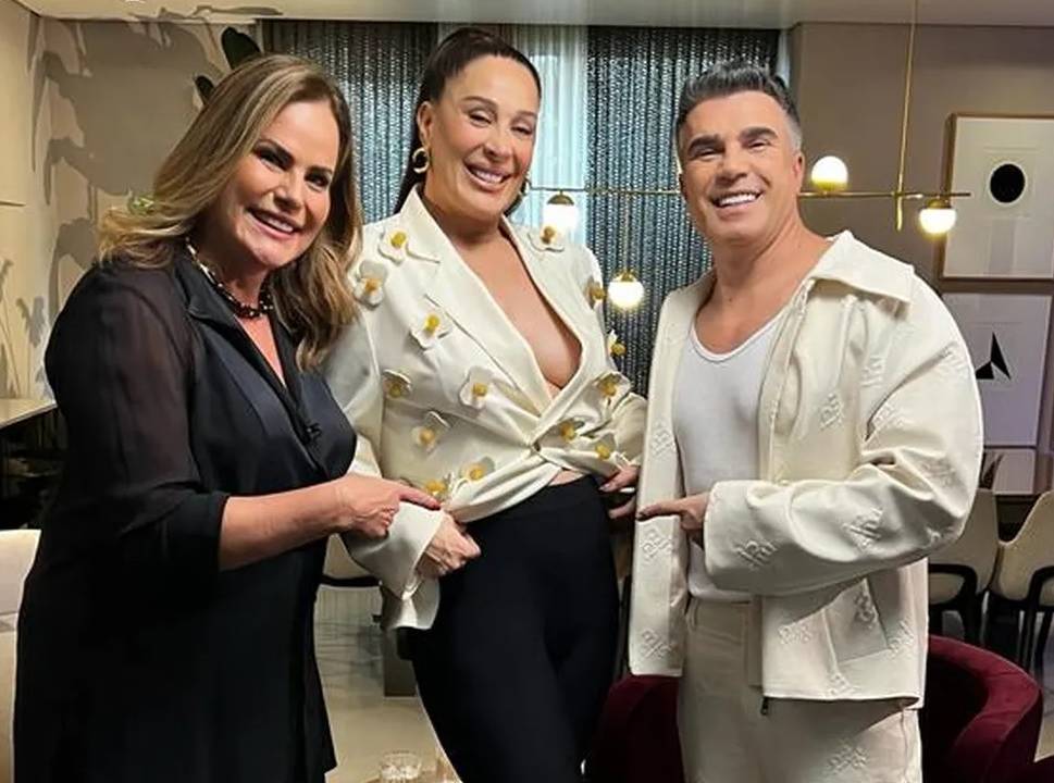 A jornalista Renata Ceribelli com a atriz Claudia Raia e o marido.