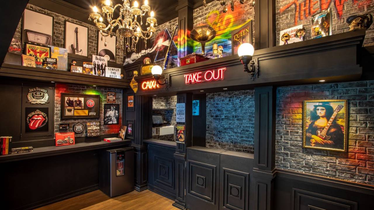 Hell's Burger: decoração da pequena loja segue a linha do rock'n'roll