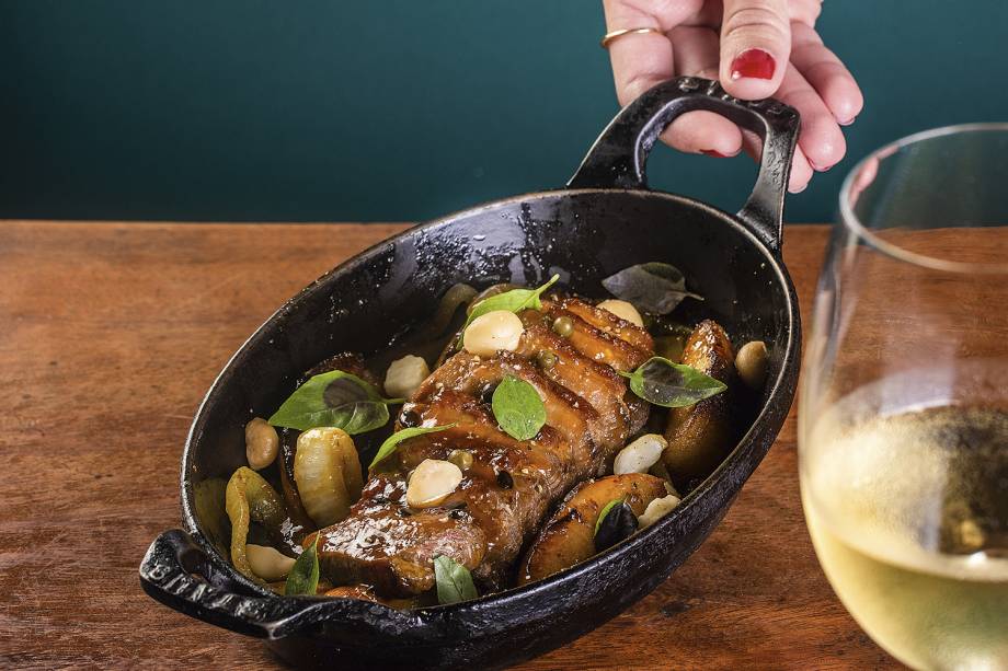 Chez Claude: pato seduz com maçã verde e calda de maracujá