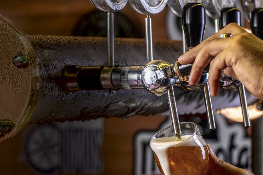 Direto das torneiras: mais de doze variedades de chope por semana