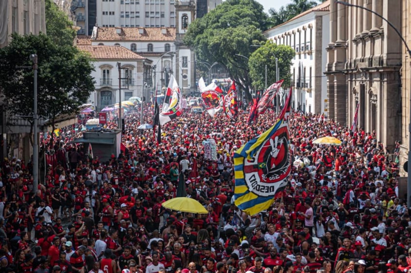 Flamengo: clube promoveu carnaval fora de época no Centro do Rio