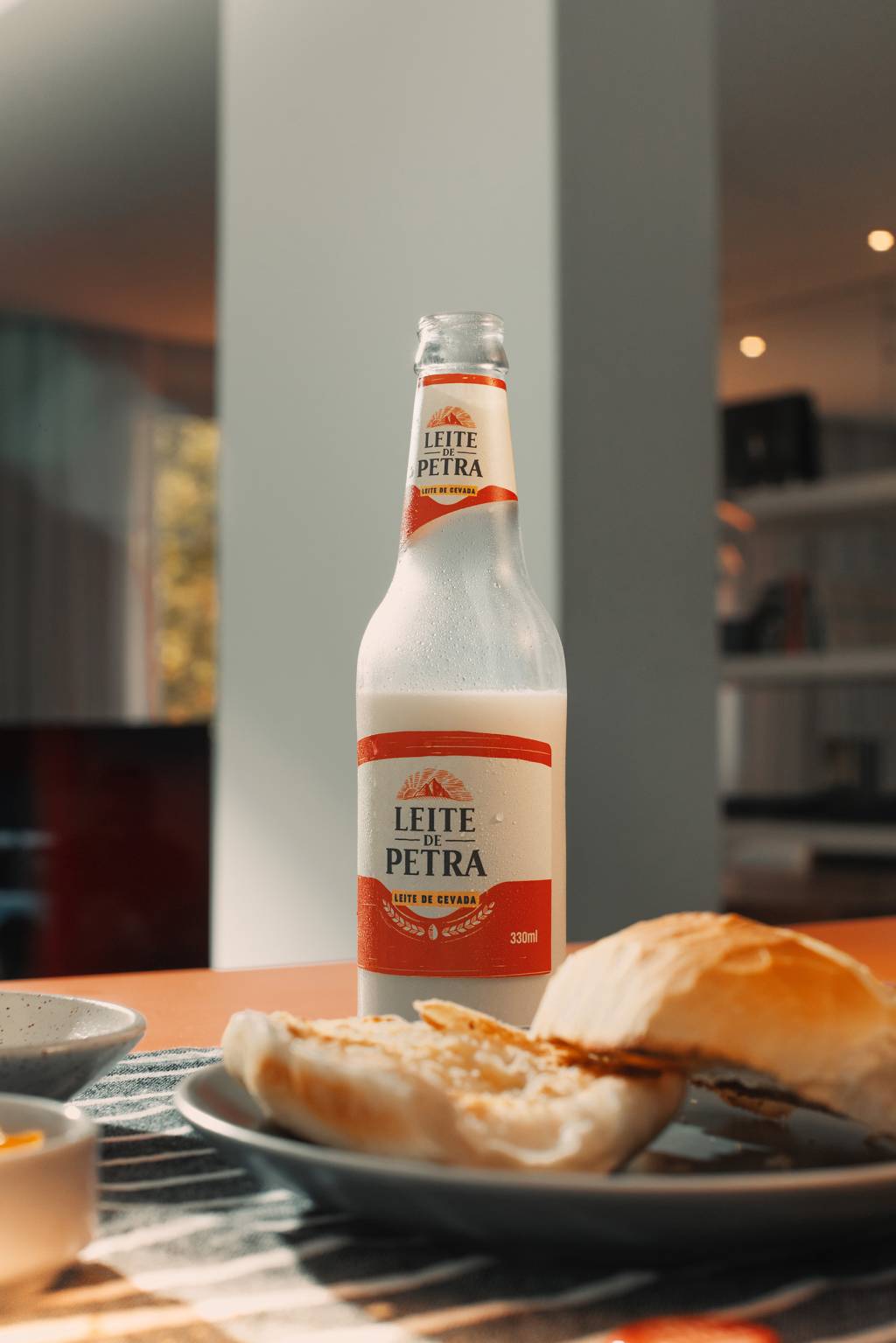Leite de Petra-2734 Matinal: nada de álcool na bebida de cevada no café da manhã
