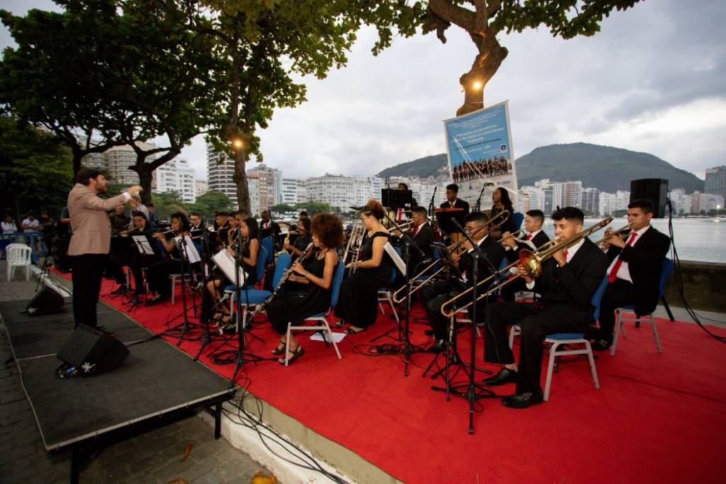 Untitled-2-e1666963654870-1170×780 Foto mostra orquestra tocando no Forte de Copacabana