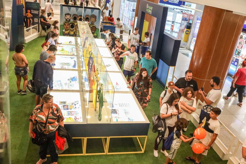 Foto mostra expoição sobre futebol