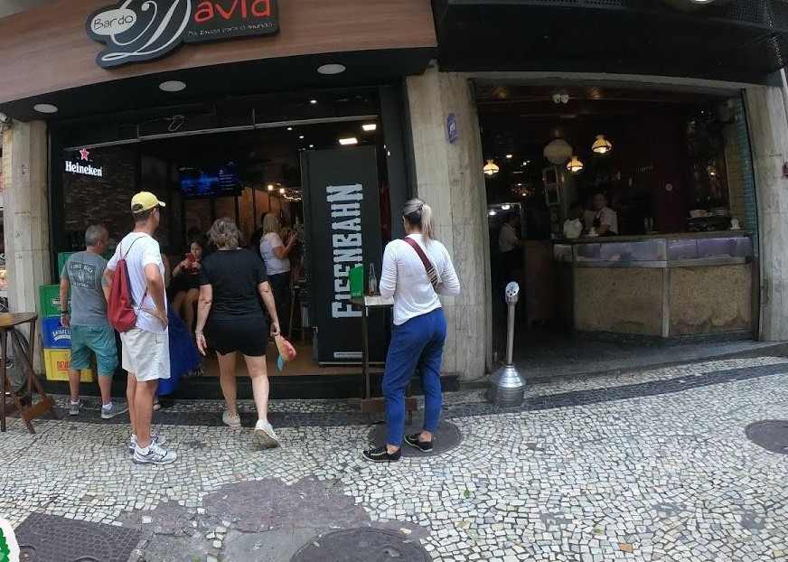 Polícia investiga caso de agressão a mulheres em restaurante de Copacabana
