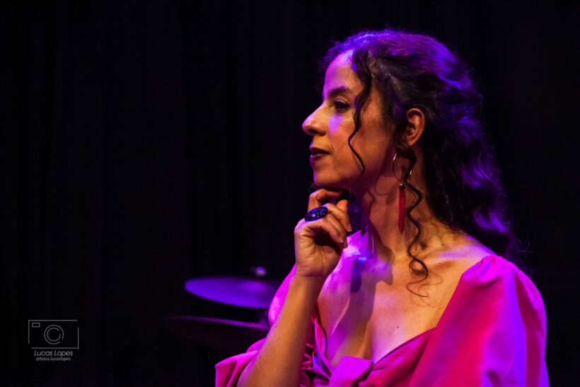 sarabentes Foto mostra a cantora Sara Bentes