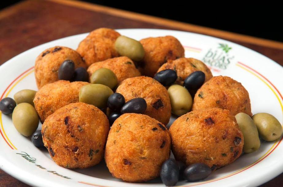 Adega Duas Nações: bolinho de bacalhau é uma das atrações