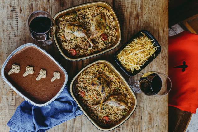 Adega Santiago: arroz de pato bem servido e mousse de chocolate